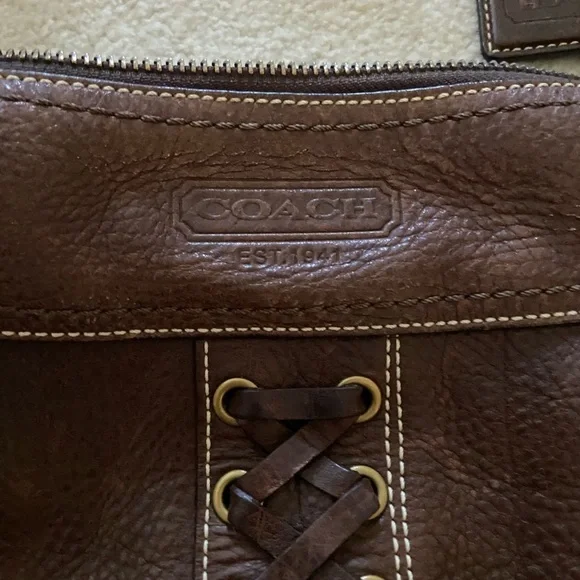 Coach Vintage Laced Up Authentic brown leather bag in dark walnut color - Picture 6 of 7